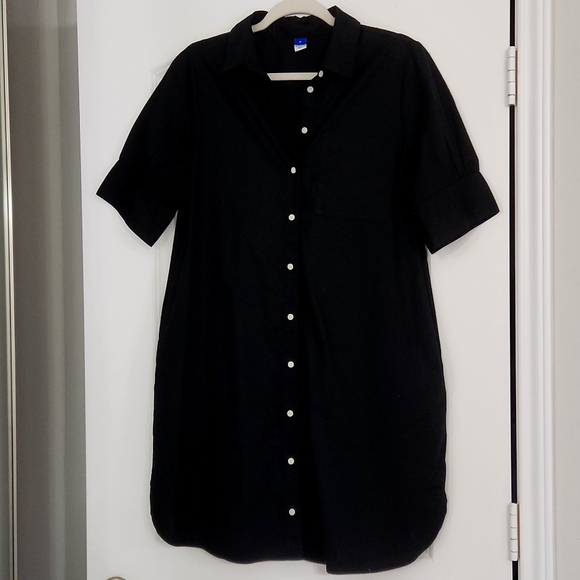 Old Navy Dresses & Skirts - Old Navy black cotton shirt dress in great condition! Classic. Size Medium